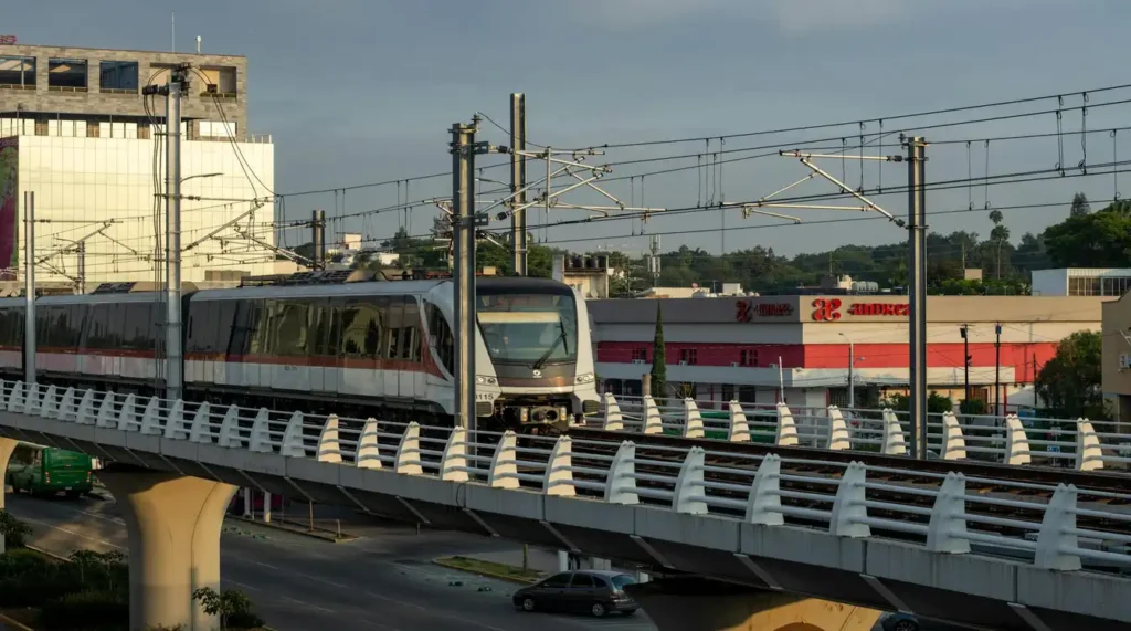 Mexico City Itinerary 7 Days: Best for First-Timers Mexico city metro train